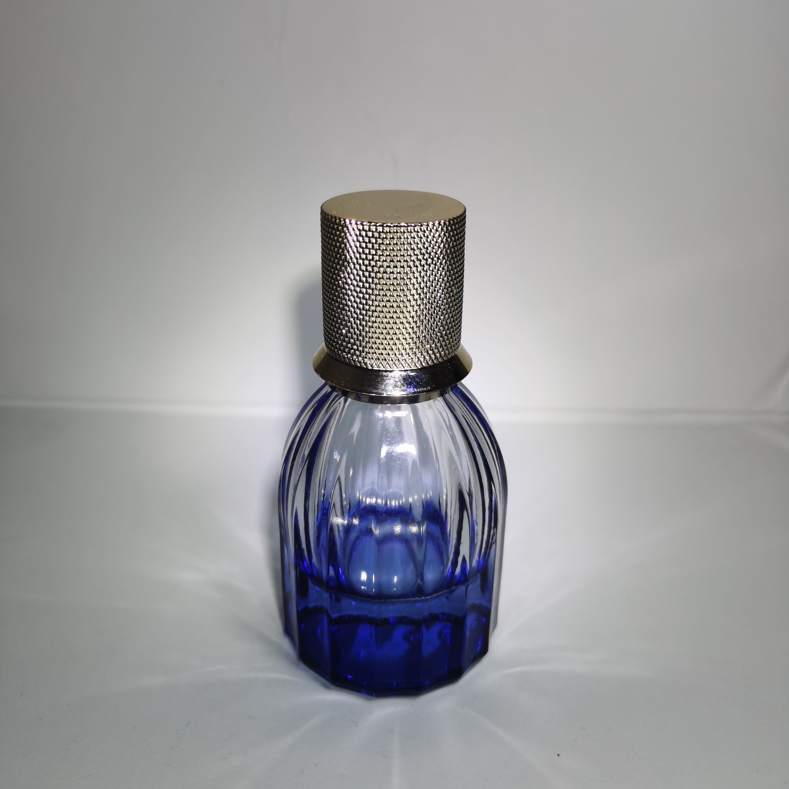 Hanya Luxury Gradient Glass Perfume Bottle Pump Sprayer Flat Shape Screen Printe